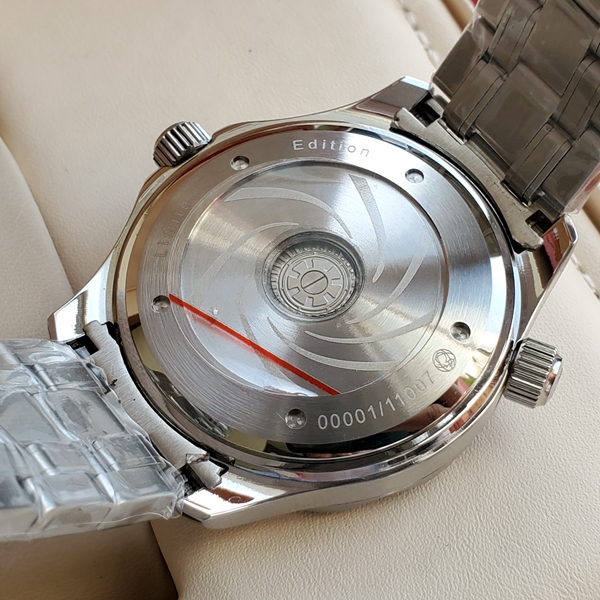 オメガ時計角部分ディテール